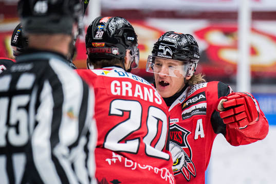 Malmö Redhawks Emil Sylvegård jublar med Jan-Mikael