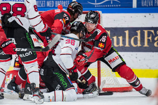 Örebros Emil Larsson oroar vid mål och Malmö Redhawks