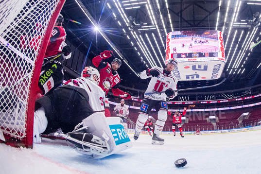 Malmö Redhawks Joseph Veleno (tv) gör 3-1 målet bakom