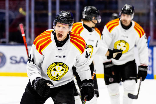 Brynäs Nicklas Danielsson jublar
