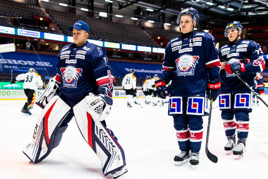 Linköpings målvakt Carl Lidö och Arvid Costmar deppar