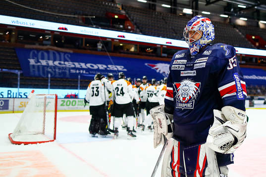 Linköpings målvakt Niklas Lundström deppar
