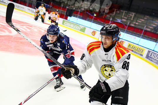 Linköpings Henrik Törnqvist och Brynäs Jadeon Descheneau
