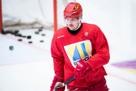 Modos Patrik Karlkvist värmer upp