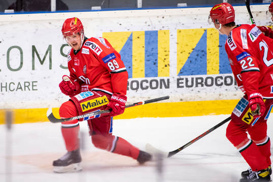 Modos Patrik Karlkvist jublar