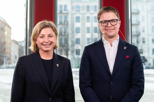 Ellen Ivarson och Frölundas assisterande sportchef Björn
