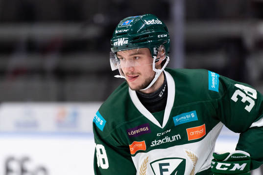 Färjestads Jakob Forsbacka Karlsson innan ishockeymatchen