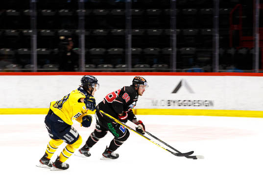 s Max Wennlund och Örebros Robin Kovacs