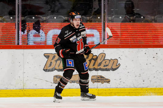 Örebros Linus Öberg jublar