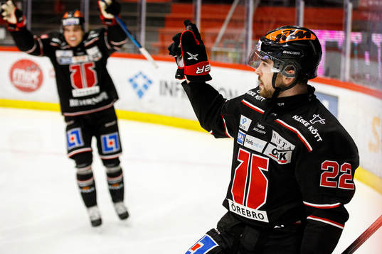 Örebros Jonathan Andersson jublar