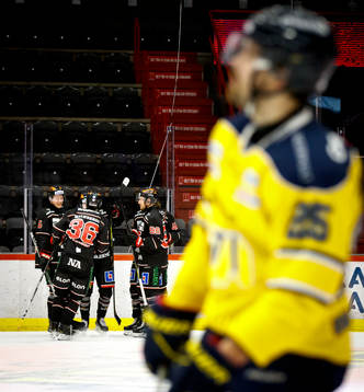 Örebros Robert Leino gör 4-2 och jublar