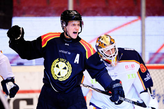 Brynäs Linus Ölund jublar