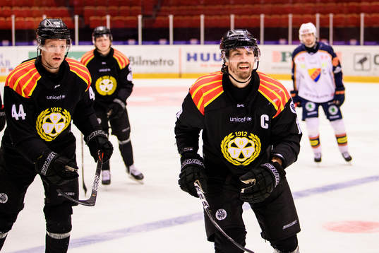 Brynäs Anton Rödin jublar