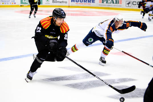 Brynäs Adam Pettersson och Djurgårdens Kalle Östman