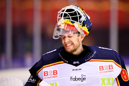 Djurgårdens målvakt Niklas Svedberg deppar