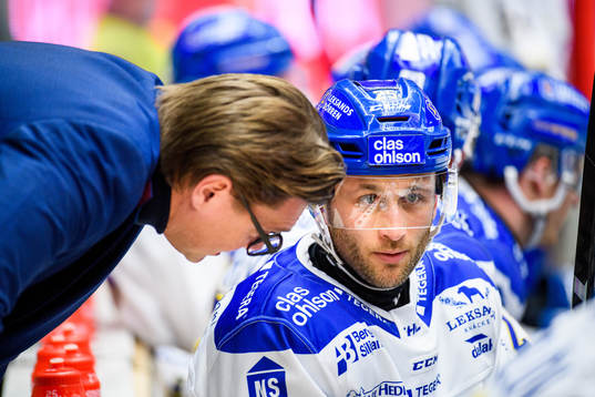 Leksands Carter Camper i samtal med tränare Björn