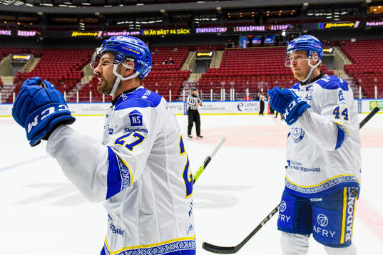 Leksands Marek Hrivik och Carter Ashton jublar