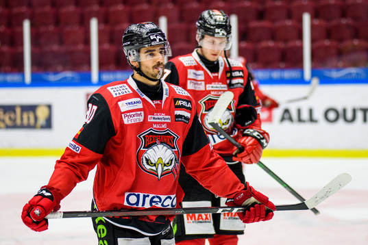 Malmö Redhawks Joseph Veleno och Eric Engstrand deppar