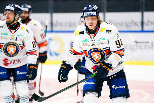 Växjös Joel Persson jublar