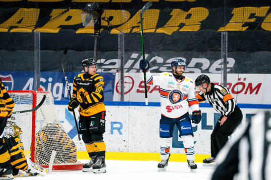 Växjös Andrew Calof jublar