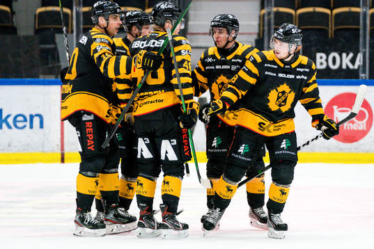 Skellefteås Jesper Frödén jublar