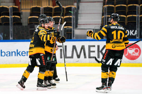 Skellefteås Jesper Frödén jublar