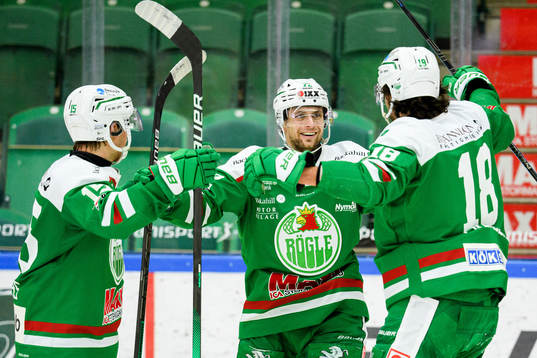 Rögles Daniel Zaar jublar med Simon Ryfors och Dennis