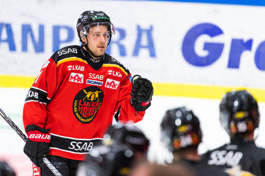Luleås Juhani Tyrväinen jublar