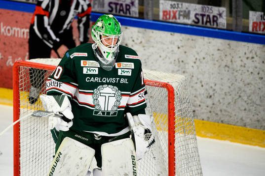 Tingsryds målvakt Adam Åhman deppar