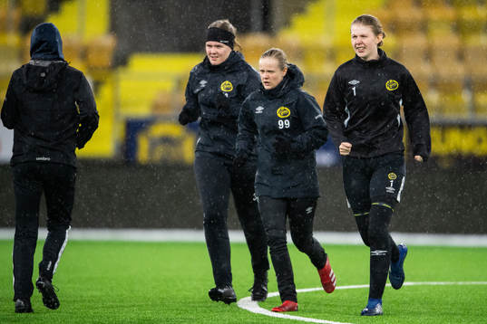 Målvakterna Sanna Öjersson, Rebecka Wikander och Lia