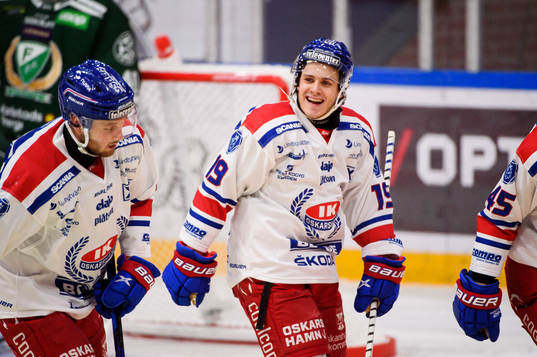 Oskarshamns Tyler Kelleher jublar