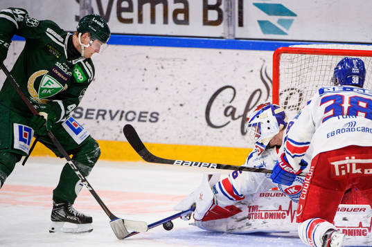 Färjestads Jacob Peterson och Oskarshamns målvakt Tex