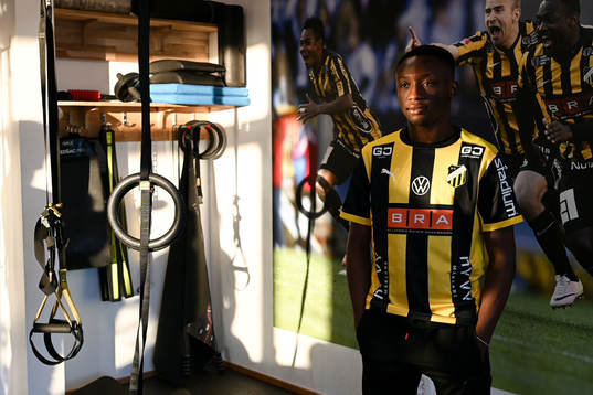 Häckens nyförvärv Benie Adama Traore i gymmet på