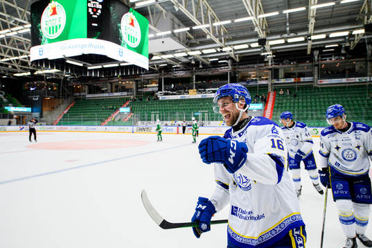 Leksands Daniel Gunnarsson och Peter Cehlarik jublar