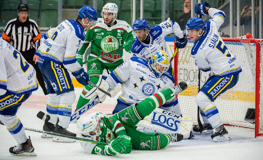 Oroligt framför Leksands målvakt Janne Juvonen