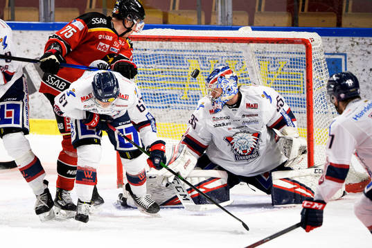 Luleås Arttu Ilomäki gör 2-1 bakom Linköpings målvakt