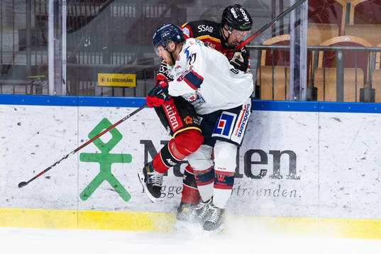 Linköpings Niko Ojamäki och Luleås Eddie Larsson