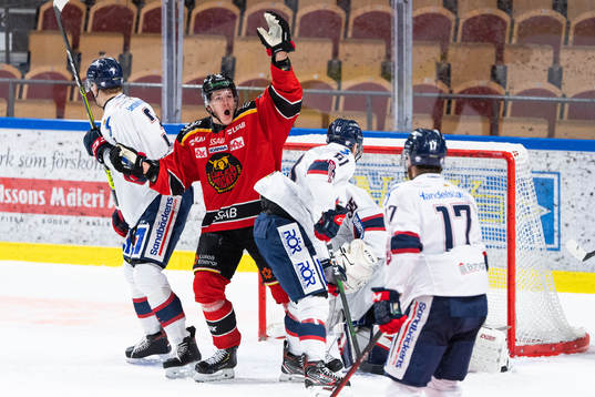 Luleås Arttu Ilomäki jublar