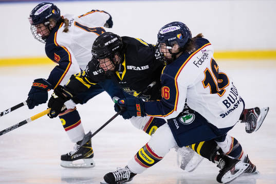 s Vendula Pribylova utmanar Djurgårdens Wilma Germundsson