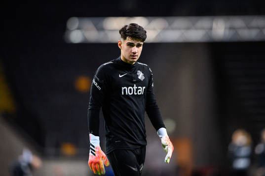s målvakt Daniel Henareh