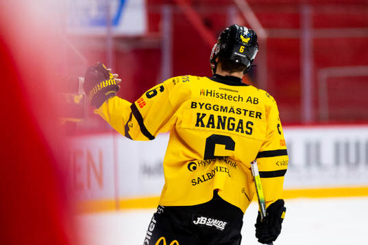 Västerås Gabriel Kangas jublar