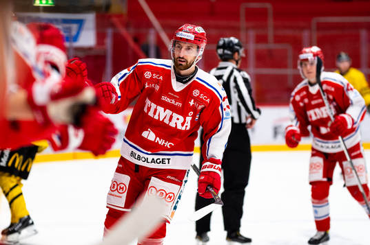 Timrås Albin Lundin jublar