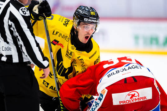 Västerås Henrik Hetta tekar mot Timrås Albin Lundin