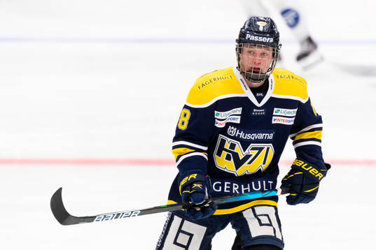 s Victor Sjöholm innan ishockeymatchen i SHL mellan HV71