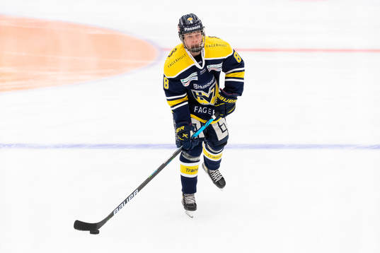 s Victor Sjöholm innan ishockeymatchen i SHL mellan HV71