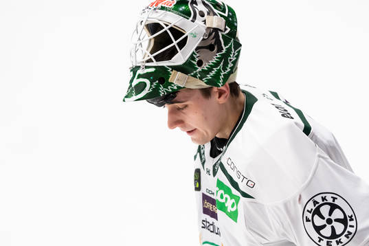 Färjestads målvakt Arvid Holm depapar