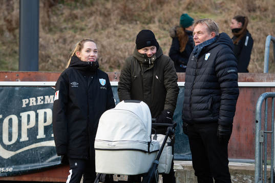 Elin Rubensson med familj samt Sportchef/lagledare Lasse