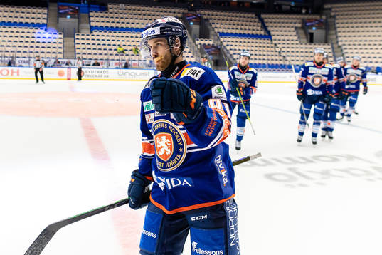 Växjös Andrew Calof jublar