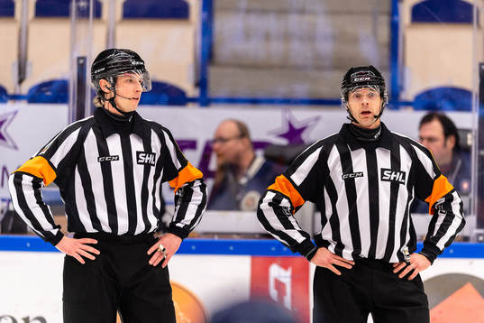 Domare Christoffer Holm och Domare Mikael Andersson