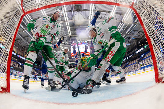 Rögles Eric Gelinas, målvakt Christoffer Rifalk och